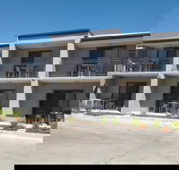 Royal Motel Miles - Accommodation Search