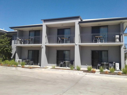 Royal Motel Miles - Accommodation Search 0