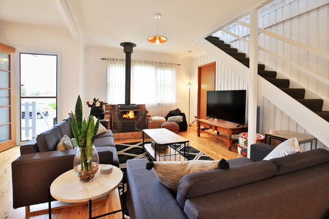 Hudson Bay At Basin View - Accommodation Search 0