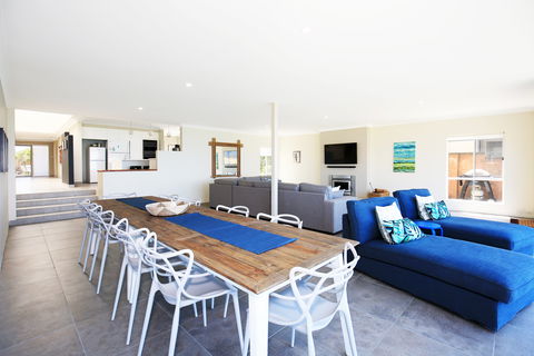 Neptune  Absolute Beachfront - Accommodation Search 2
