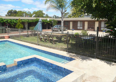 Sportsman Inn Motel - Accommodation Search 0