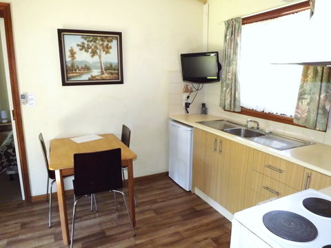 Tumut Log Cabins - Accommodation Search 1