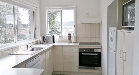 Beachcomber Apartments - Accommodation Search 2