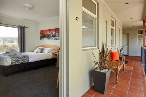 Elphin  Motel & Serviced Apartments - Accommodation Search 1