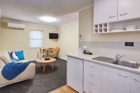 Elphin  Motel & Serviced Apartments - Accommodation Search 2