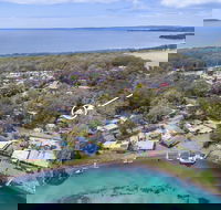 Metta at Myola Stylish Cedar Beach House - Accommodation Search