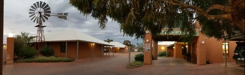 Mud Hut Motel - Accommodation Search 0