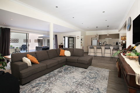 Swanway - Accommodation Search 0