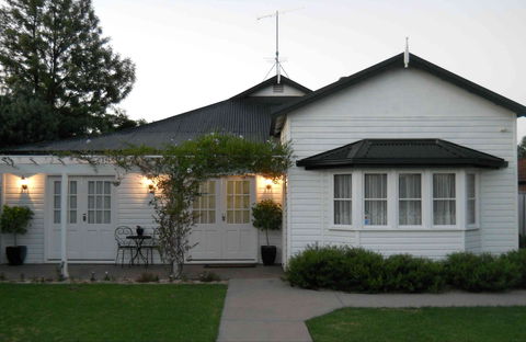 BJs Short Stay Apartments - Accommodation Search 1