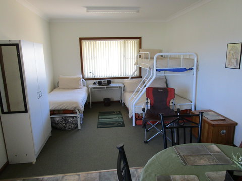 Caddy Shack Dunedoo - Accommodation Search 2