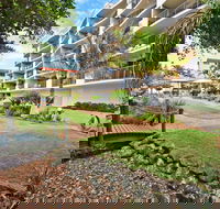 Sails Resort on Golden Beach - Accommodation Search