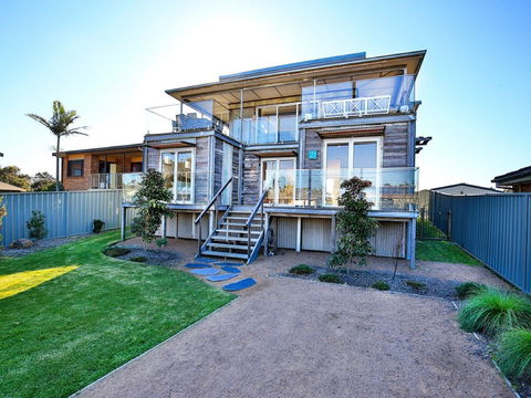 The Palings: Pet Friendly Holiday Home - Accommodation Search 0