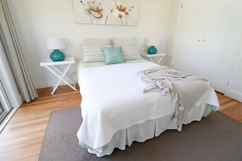 The Lakehouse At Raffetys Resort - Accommodation Search 2