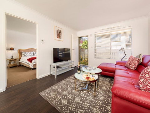 Understated Elegance - Affordable Luxury - Accommodation Search 1