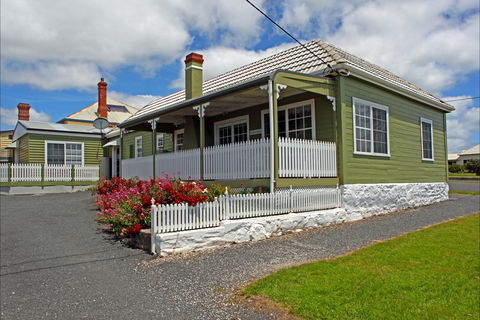 Abbey's 'The Green House' - Accommodation Search 0