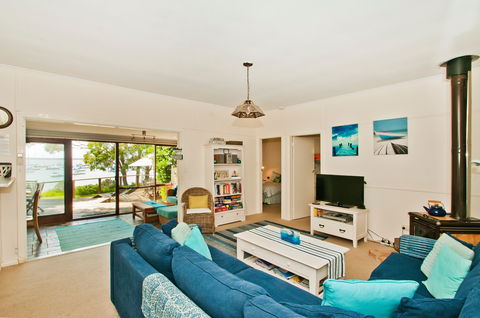 Bay Cottage - Accommodation Search 0
