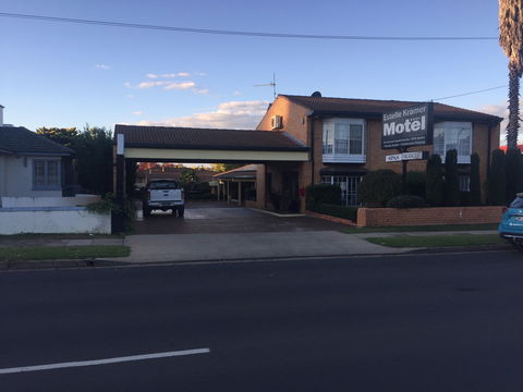 Estelle Kramer Motel - Accommodation Search 0