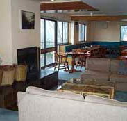 Trackers Mountain Lodge - Accommodation Search