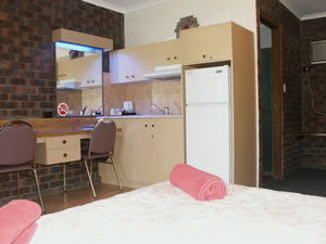 City Lights Motel - Accommodation Search 2