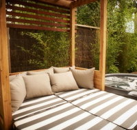 Lake House - Accommodation Search