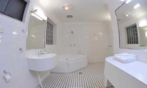 Country Comfort Tumut Valley Motel - Accommodation Search 4