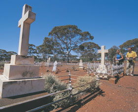 Old Pioneer Cemetery Coolgardie - Accommodation Search 0