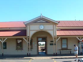 Maryborough Railway Station - Accommodation Search 0