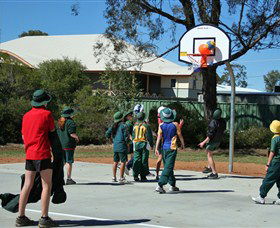 EE Parr O.B.E. Park - Accommodation Search 0