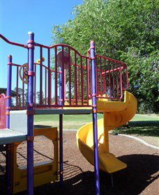 Fadden Pines Playground - Accommodation Search 2