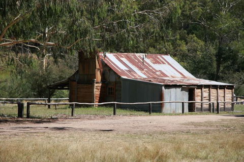 Australis 4WD Adventures - Accommodation Search 2
