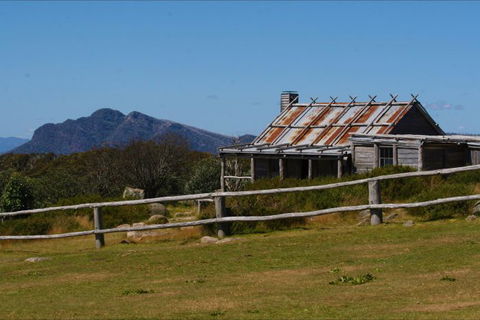 Australis 4WD Adventures - Accommodation Search 5