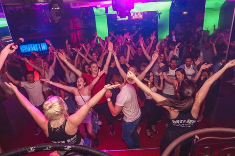 THE HANGOVER CRAWL - CLUB CRAWL SURFERS PARADISE - NIGHTLIFE - CLUBBING - Accommodation Search 1