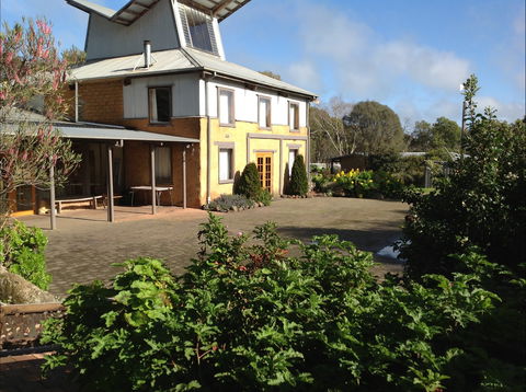 HIRL Hamilton Institute Of Rural Learning - Accommodation Search 0