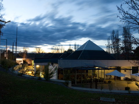 New England Regional Art Museum - Accommodation Search 0