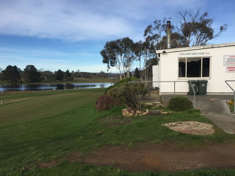 Oatlands Golf Course - Accommodation Search 0