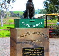 The Dog on the Tucker Box - Accommodation Search