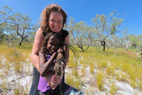 Gay-Wu Woman\'s 5 Day Yolngu Homeland Tour - Accommodation Search 0