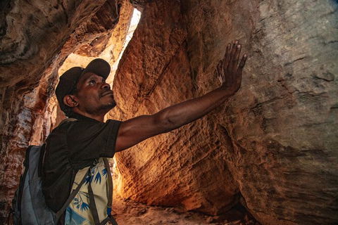 Arnhem Land Injalak Hill Full-Day Tour From Darwin - Accommodation Search 12