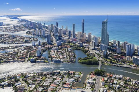 Gold Coast Airport Transfers : Gold Coast City To Airport OOL In Luxury Car - Accommodation Search 4