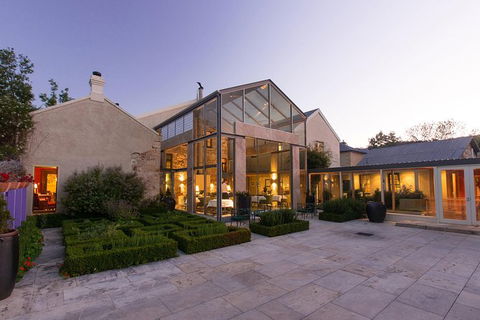 Full Day Tour Hobart: Port Arthur McHenry Gins Bangor Vineyard Wines + Oysters - Accommodation Search 16