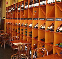 Lina's Bistro A Vin - Accommodation Search