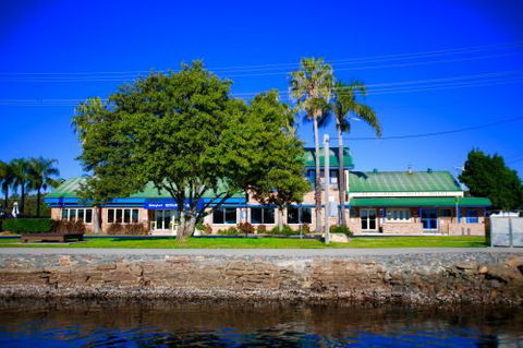 Hadleys Hotel - Accommodation Search 0