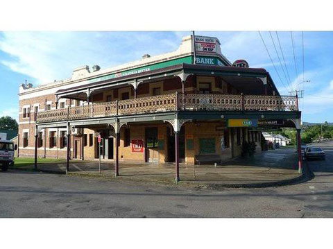 Nag's Head Hotel - Accommodation Search 0