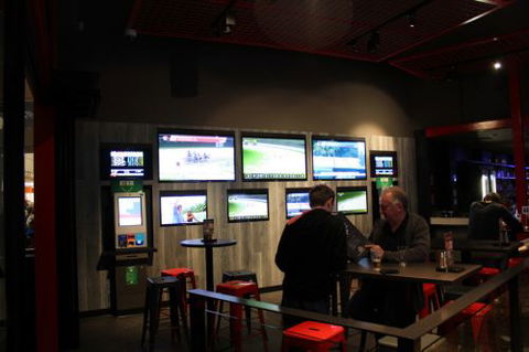 The Sporting Globe Bar & Grill - Accommodation Search 2