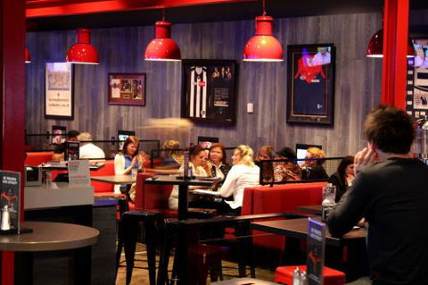 The Sporting Globe Bar & Grill - Accommodation Search 3