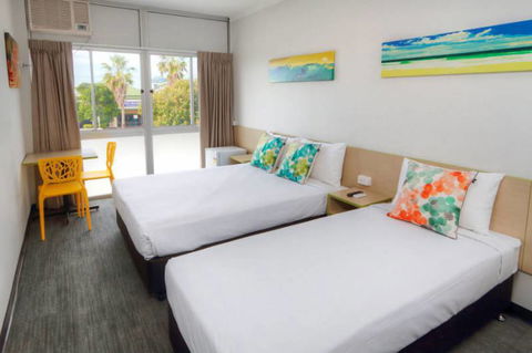 Palm Beach Hotel - Accommodation Search 0