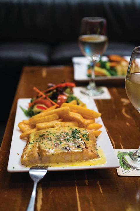 Dolly’s Bar & The Hibiscus Tavern - Accommodation Search 0
