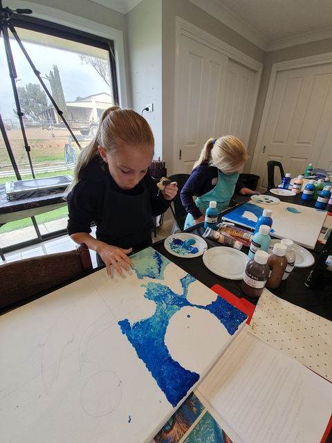 School Holidays - Kids Art Class - Painting - Accommodation Search 1