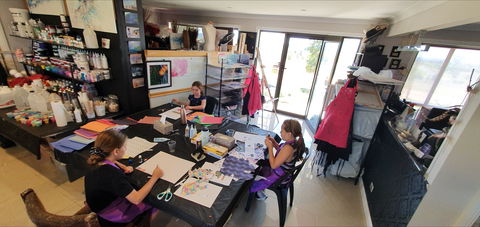 School Holidays - Kids Art Class - Painting - Accommodation Search 2