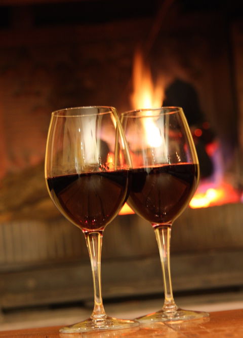 Fireside Pig And Pinot At Contentious Character - Accommodation Search 1